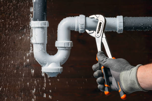 Professional Drain Cleaning technician working in Evanston, IL